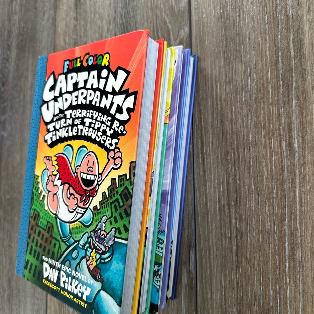 CAPTAIN UNDERPANTS 4 Books - Picture 10 of 10